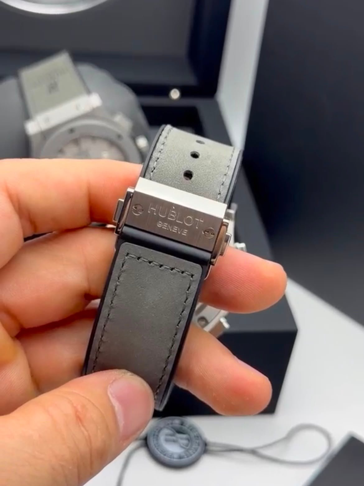 Hublot Classic Fusion Chronograph Tourbillon 44MM – AÇO MOSTRADOR PRETO – SILICONE E COURO - Imagem 5