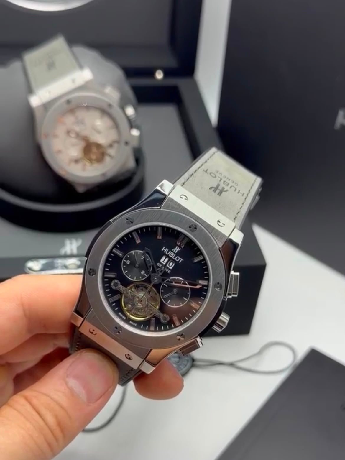 Hublot Classic Fusion Chronograph Tourbillon 44MM – AÇO MOSTRADOR PRETO – SILICONE E COURO