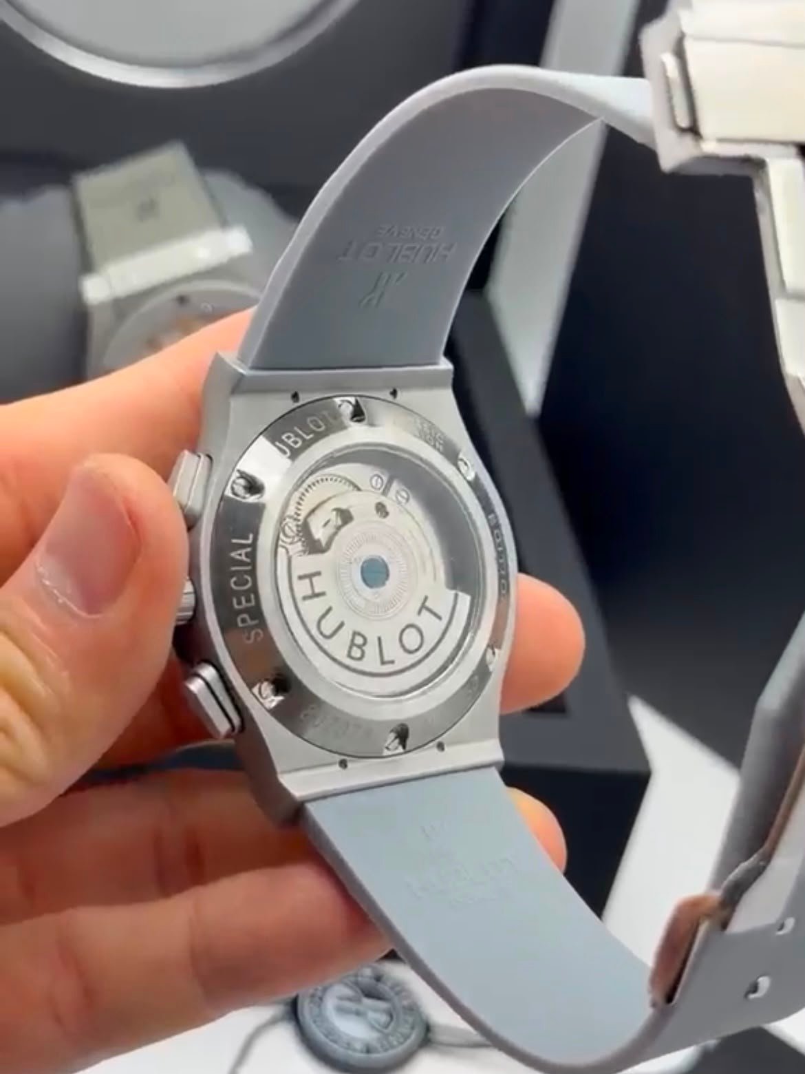 Hublot Classic Fusion Chronograph Tourbillon 44MM – AÇO MOSTRADOR CINZA – SILICONE - Imagem 2