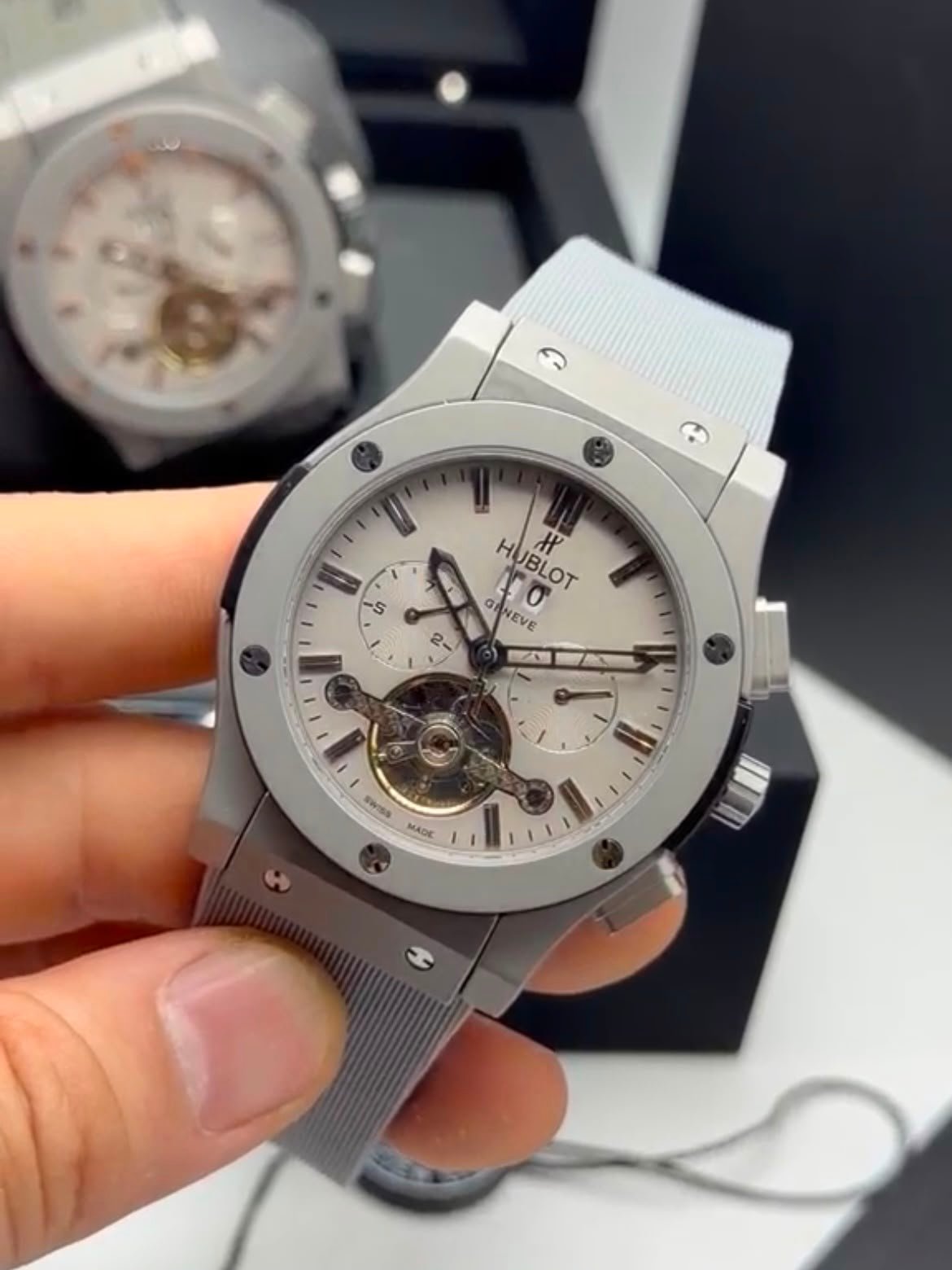 Hublot Classic Fusion Chronograph Tourbillon 44MM – AÇO MOSTRADOR CINZA – SILICONE - Imagem 4