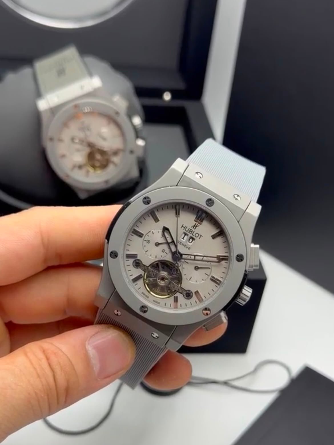 Hublot Classic Fusion Chronograph Tourbillon 44MM – AÇO MOSTRADOR CINZA – SILICONE