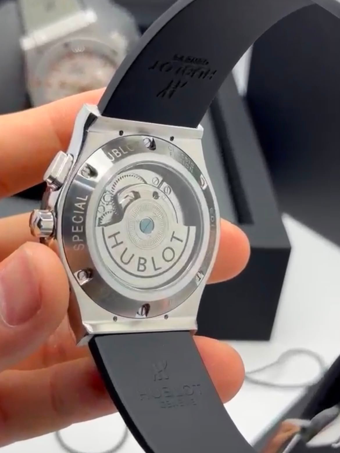 Hublot Classic Fusion Chronograph Tourbillon 44MM – AÇO MOSTRADOR BRANCO – SILICONE - Imagem 2