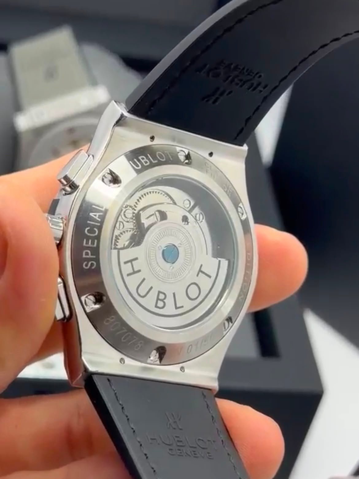 Hublot Classic Fusion Chronograph Tourbillon 44MM – AÇO MOSTRADOR PRETO – SILICONE E COURO - Imagem 5