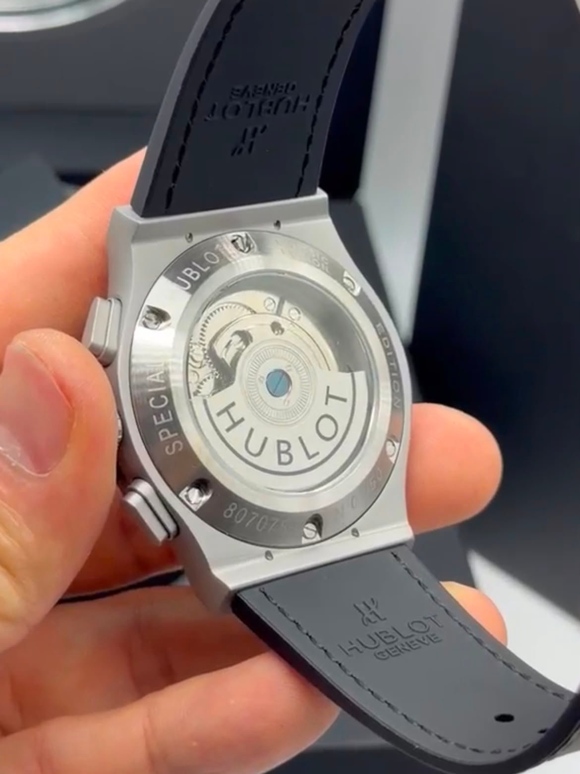 Hublot Classic Fusion Chronograph Tourbillon 44MM – AÇO MOSTRADOR CINZA – SILICONE E COURO - Imagem 2