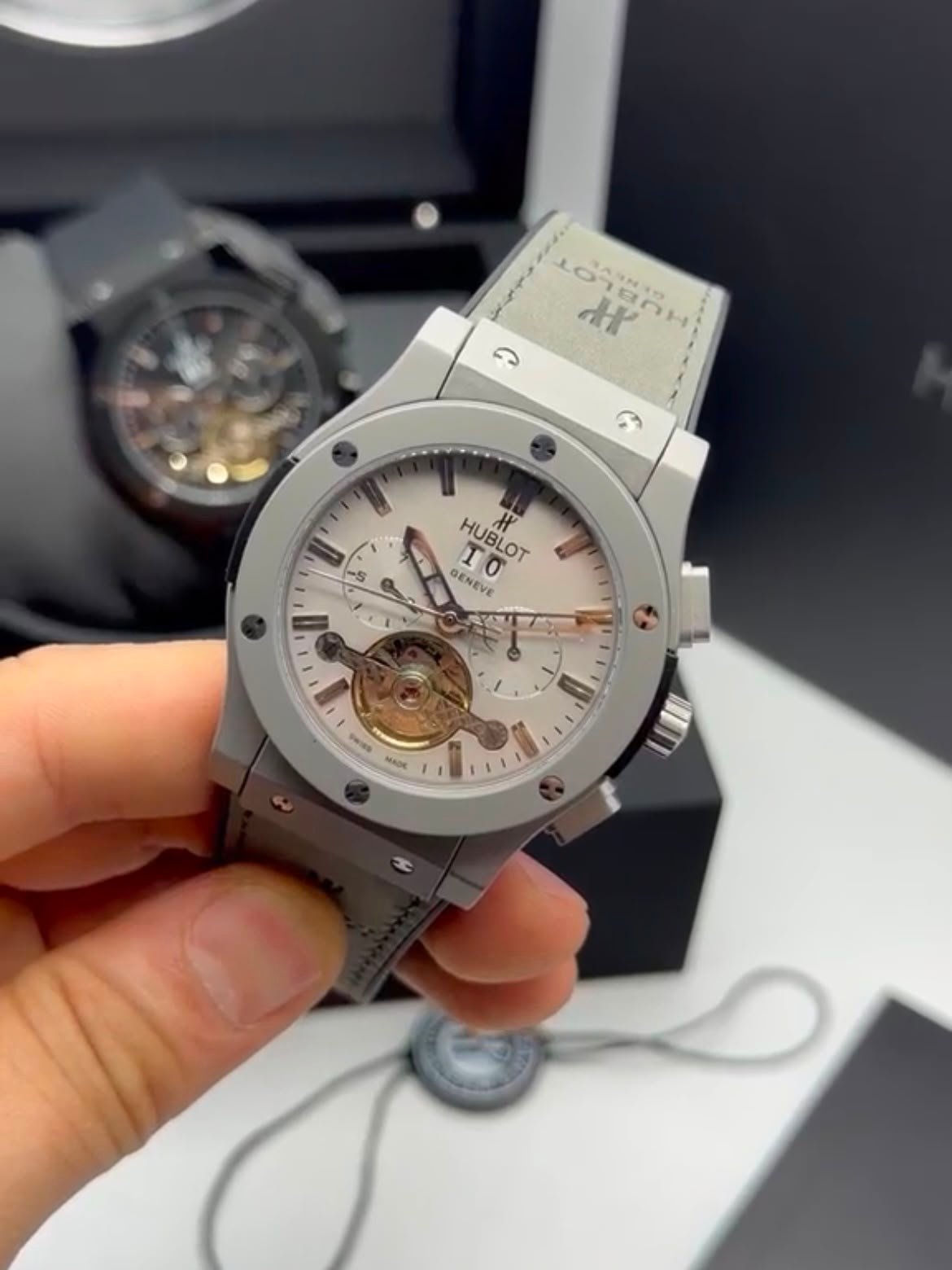 Hublot Classic Fusion Chronograph Tourbillon 44MM – AÇO MOSTRADOR CINZA – SILICONE E COURO
