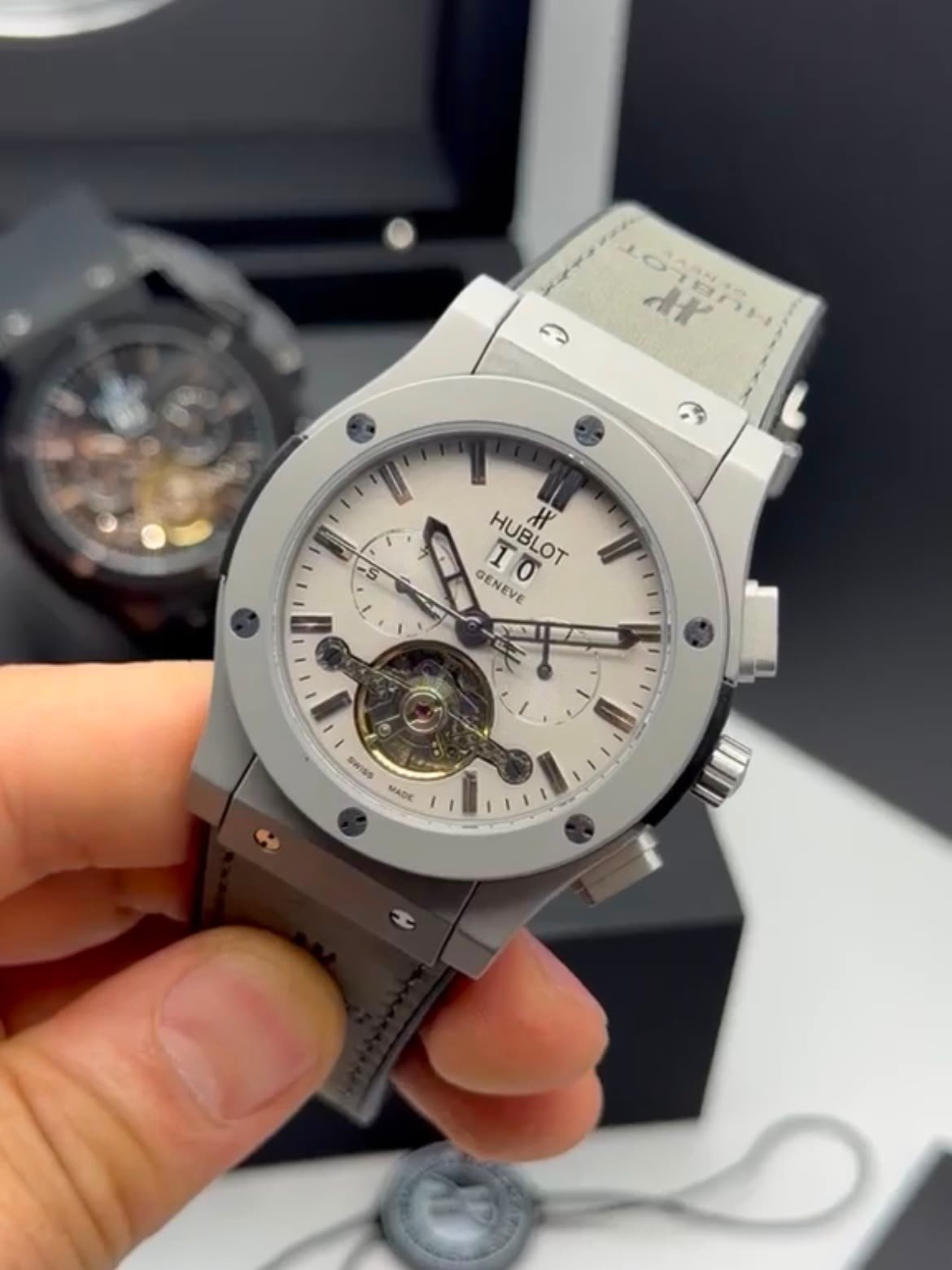 Hublot Classic Fusion Chronograph Tourbillon 44MM – AÇO MOSTRADOR CINZA – SILICONE E COURO - Imagem 5
