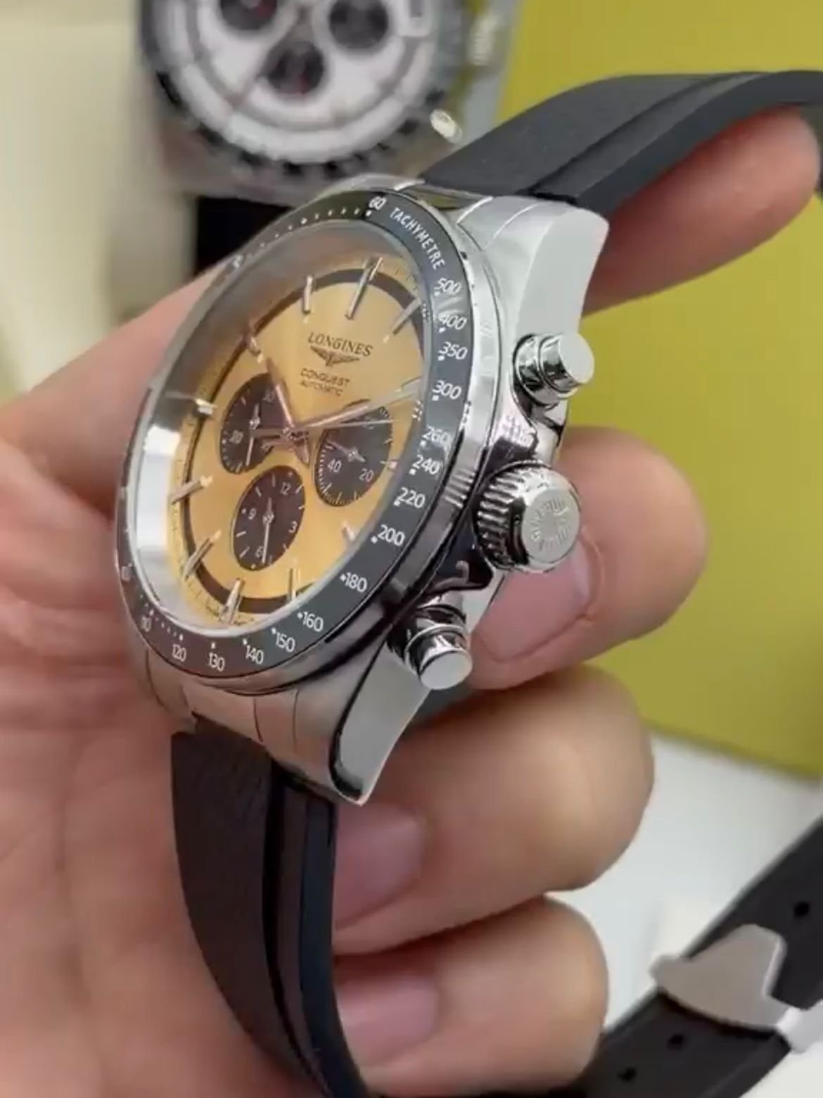 Longines Conquest Chronograph 42MM - AÇO MOSTRADOR DOURADO - SILICONE - Imagem 3