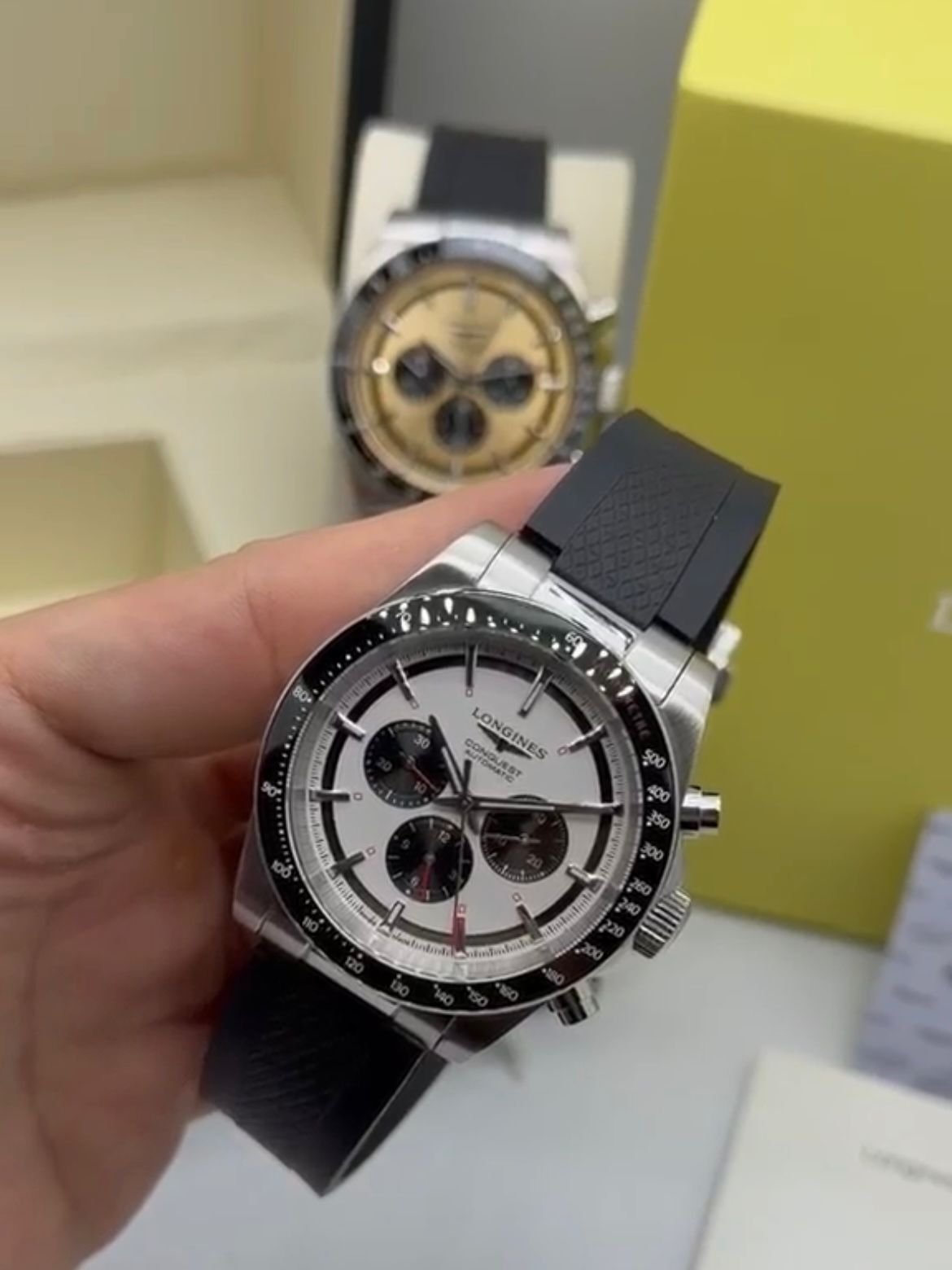 Longines Conquest Chronograph 42MM - AÇO MOSTRADOR BRANCO - SILICONE