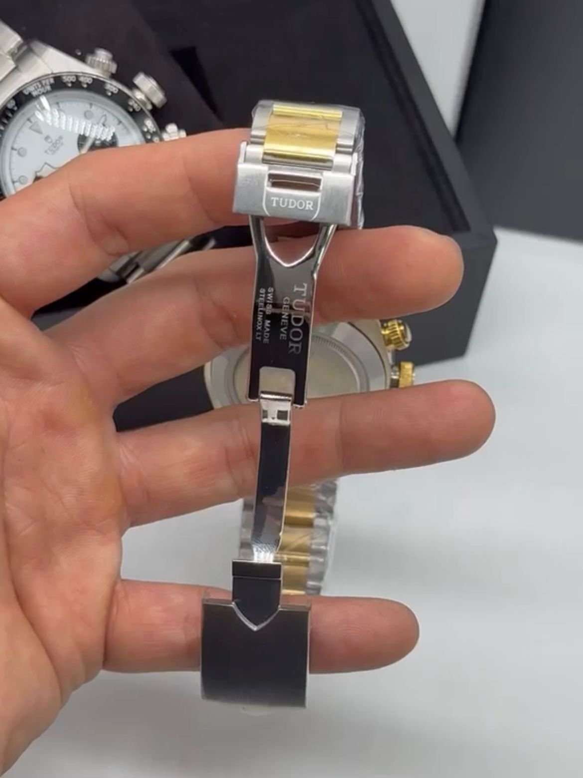 Tudor Black Bay Chrono 41mm - AÇO COM DOURADO MOSTRADOR DOURADO - Imagem 4