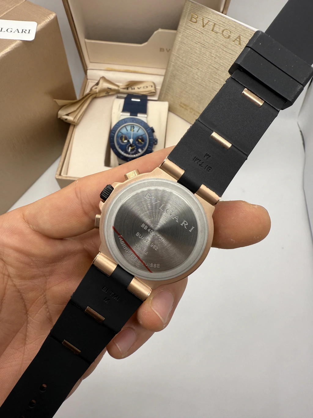 Bvlgari Aluminium Chronograph 40mm - AÇO DOURADO MOSTRADOR PRETO - SILICONE - Imagem 3