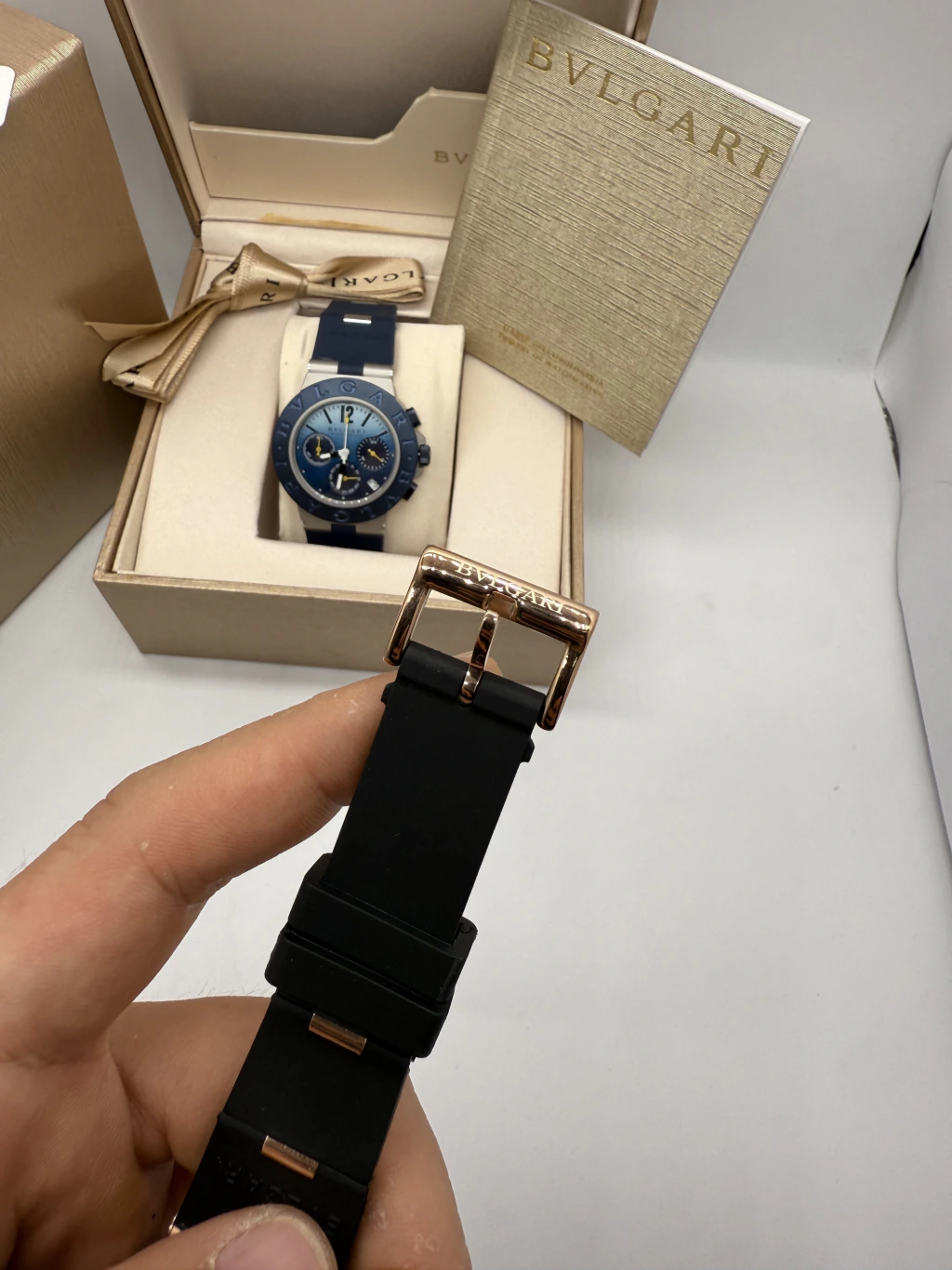 Bvlgari Aluminium Chronograph 40mm - AÇO DOURADO MOSTRADOR PRETO - SILICONE - Imagem 4