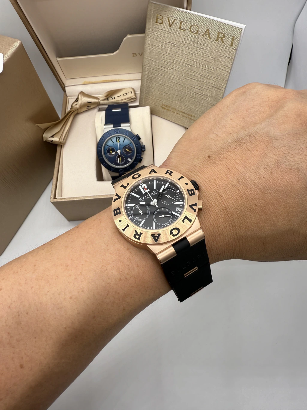 Bvlgari Aluminium Chronograph 40mm - AÇO DOURADO MOSTRADOR PRETO - SILICONE - Imagem 5