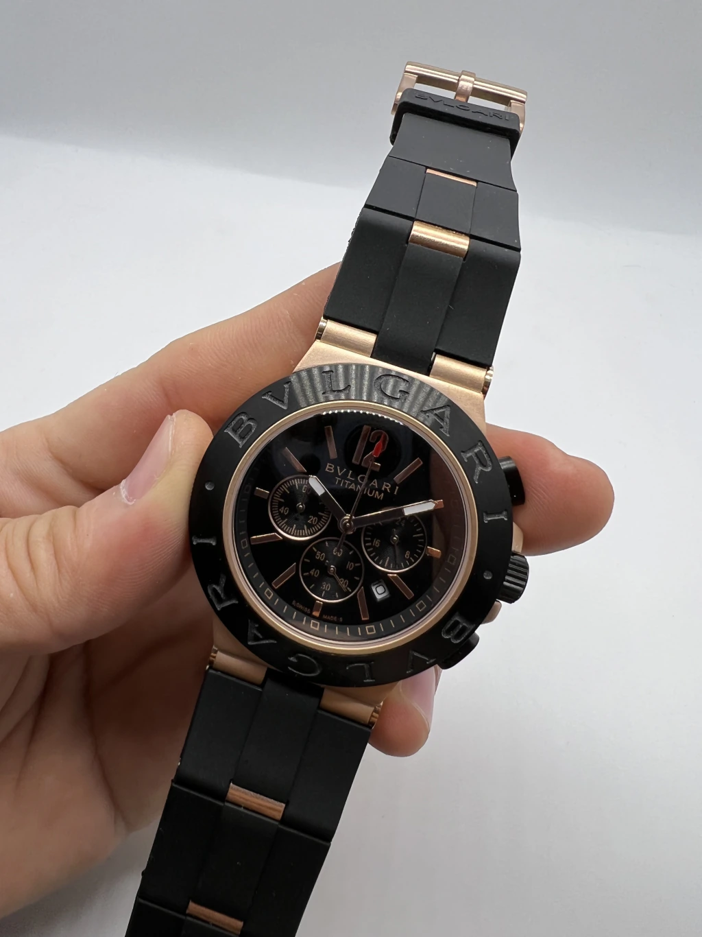 Bvlgari Diagono Titanium Chronograph 44mm - AÇO ROSE MOSTRADOR PRETO - SILICONE