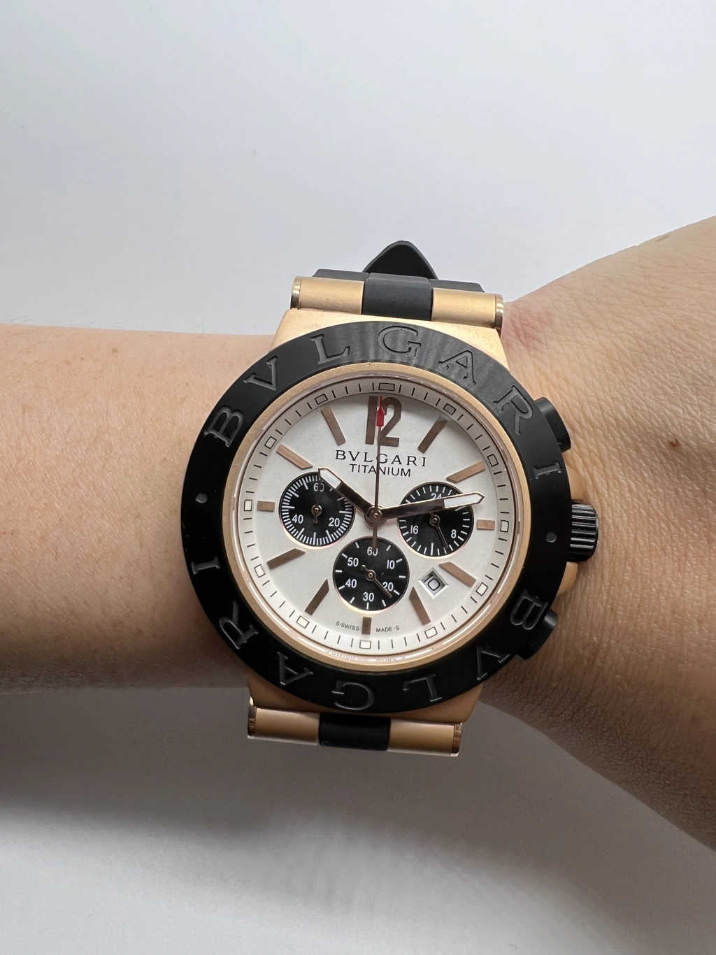 Bvlgari Diagono Titanium Chronograph 44mm - AÇO ROSE MOSTRADOR BRANCO - SILICONE - Imagem 5